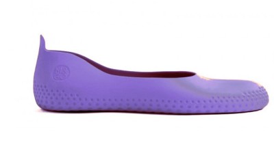 sur chaussure violet