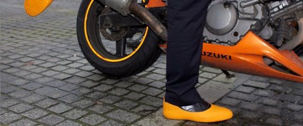 sur botte pour la moto mouillère