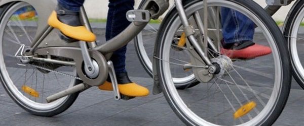 Sur chaussure pour la pluie à vélo mouillère